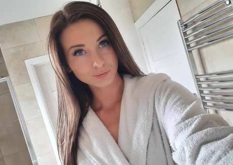 Nacktes geleaktes OnlyFans-Foto von Emylou