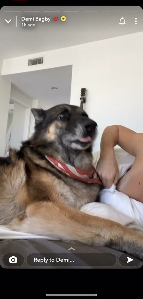 Nacktes geleaktes OnlyFans-Foto von Demi Bagby