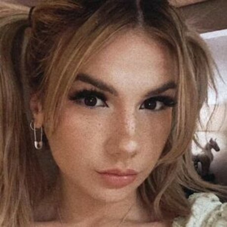 Nacktes geleaktes OnlyFans-Foto von Baileyspinn