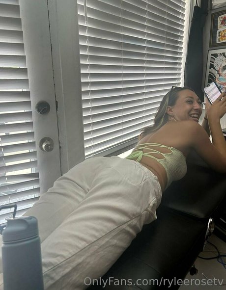 Nacktes geleaktes OnlyFans-Foto von Raynaroseetv