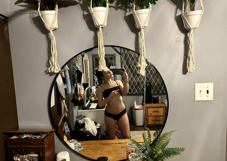 Nacktes geleaktes OnlyFans-Foto von Lizzieconrad