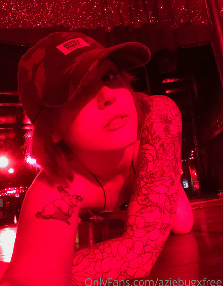 Nacktes geleaktes OnlyFans-Foto von Aziebugxfree