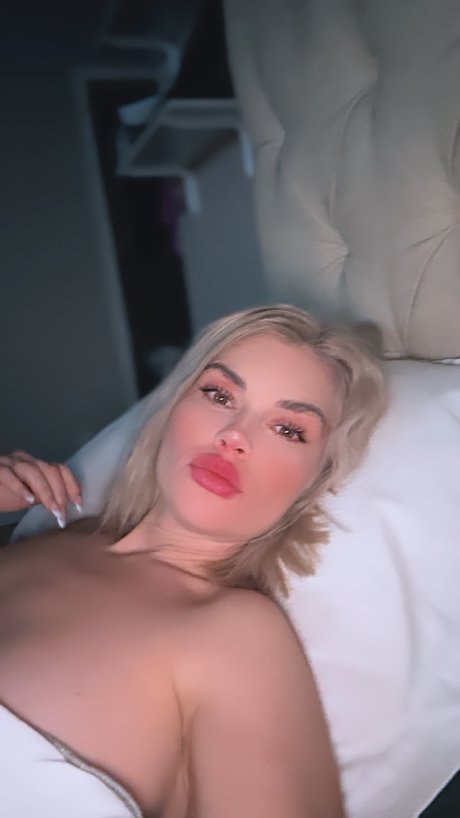 Nacktes geleaktes OnlyFans-Foto von Honeydip