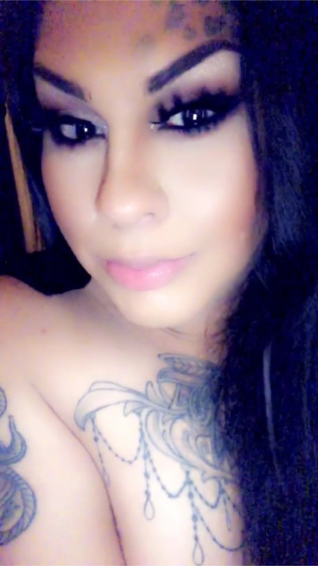 Nacktes geleaktes OnlyFans-Foto von Nikole Londyn
