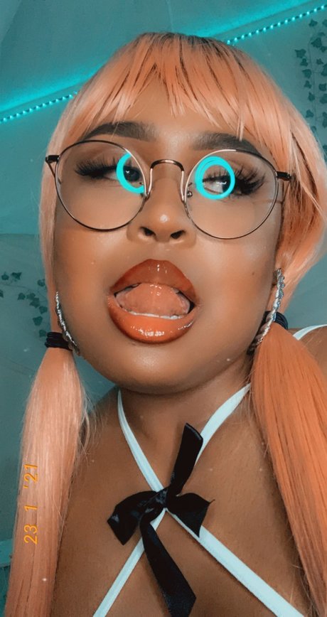 Nacktes geleaktes OnlyFans-Foto von Sonya Syn