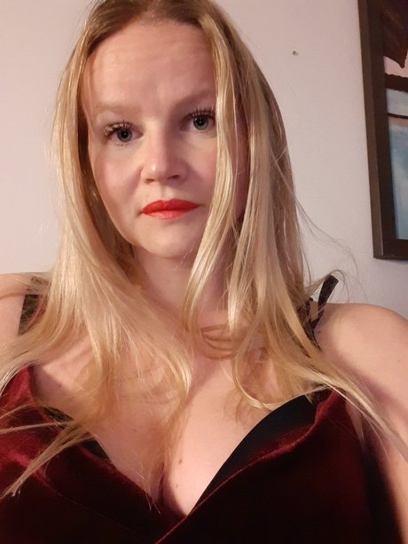 Nacktes geleaktes OnlyFans-Foto von Nightgirl85