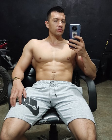 Nacktes geleaktes OnlyFans-Foto von Alberto Avella