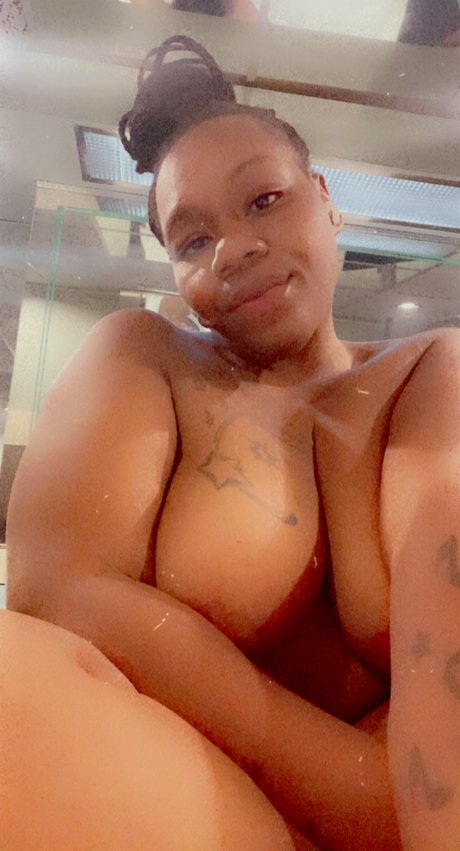 Nacktes geleaktes OnlyFans-Foto von Deee