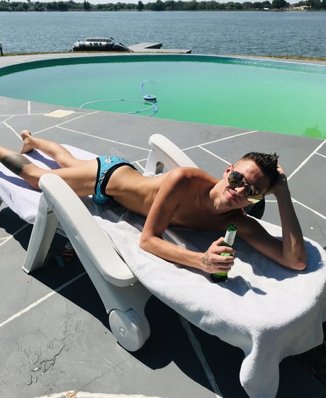 Nacktes geleaktes OnlyFans-Foto von Thetipsytwink