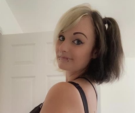 Nacktes geleaktes OnlyFans-Foto von Xlittlenickyx