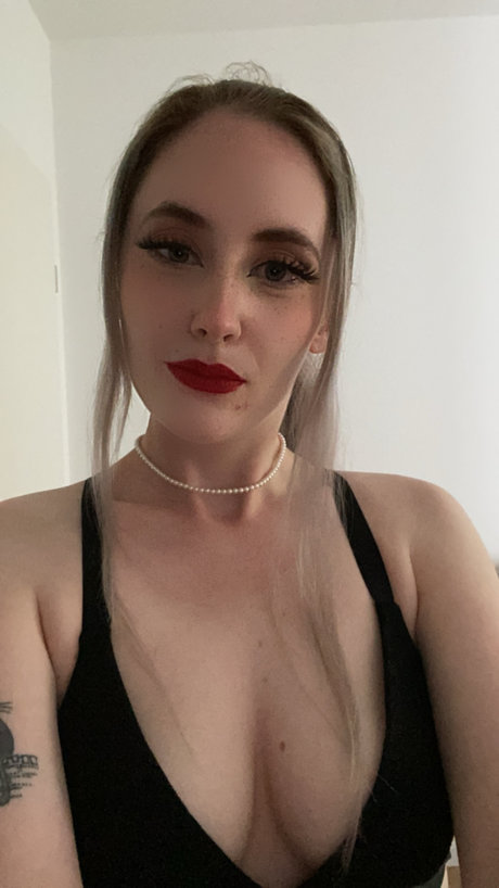 Nacktes geleaktes OnlyFans-Foto von Goddess Violette