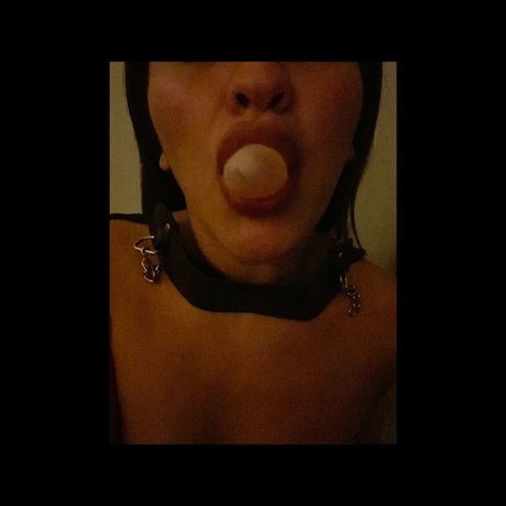 Nacktes geleaktes OnlyFans-Foto von Mia 