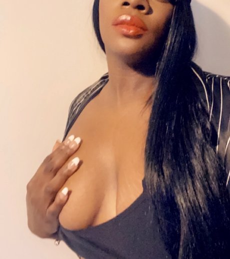 Nacktes geleaktes OnlyFans-Foto von Makayla Brown