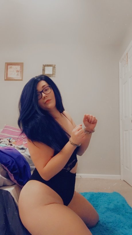 Nacktes geleaktes OnlyFans-Foto von Nikki Baby