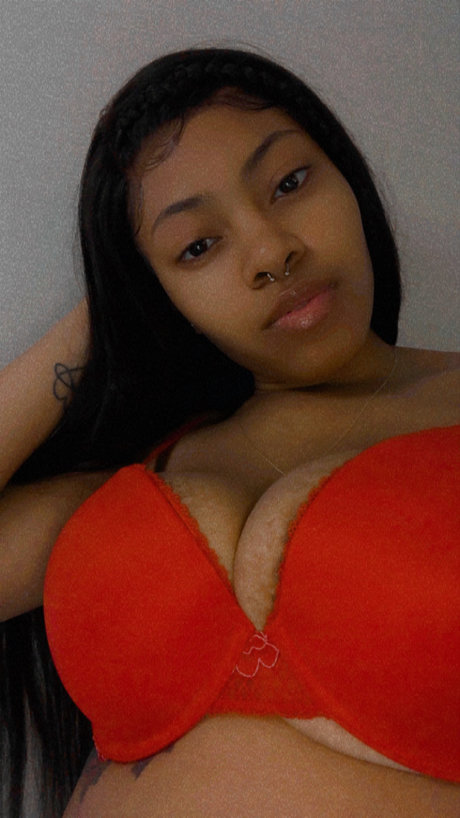 Nacktes geleaktes OnlyFans-Foto von Prettylightskinn