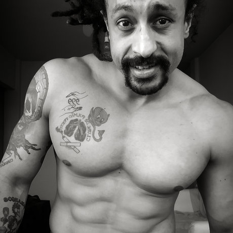 Nacktes geleaktes OnlyFans-Foto von Rasta Crazy
