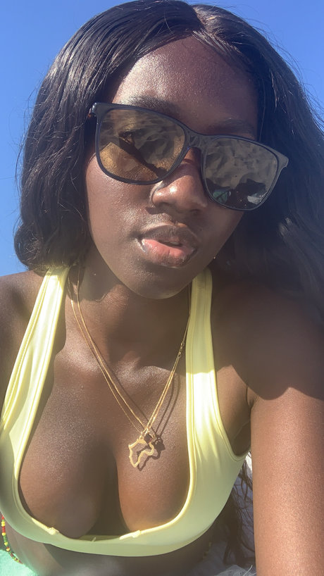 Nacktes geleaktes OnlyFans-Foto von Segi