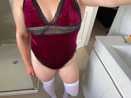 Nacktes geleaktes OnlyFans-Foto von Daddys Little Girl