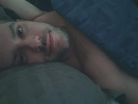 Nacktes geleaktes OnlyFans-Foto von Daddys Handz