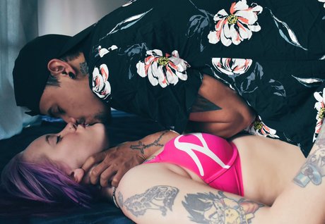 Nacktes geleaktes OnlyFans-Foto von Pinkhalfegg