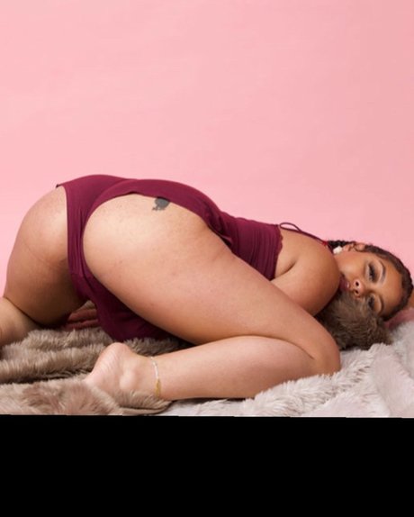 Nacktes geleaktes OnlyFans-Foto von Elle The Honey Bunny