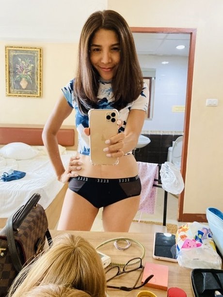 Nacktes geleaktes OnlyFans-Foto von Olive
