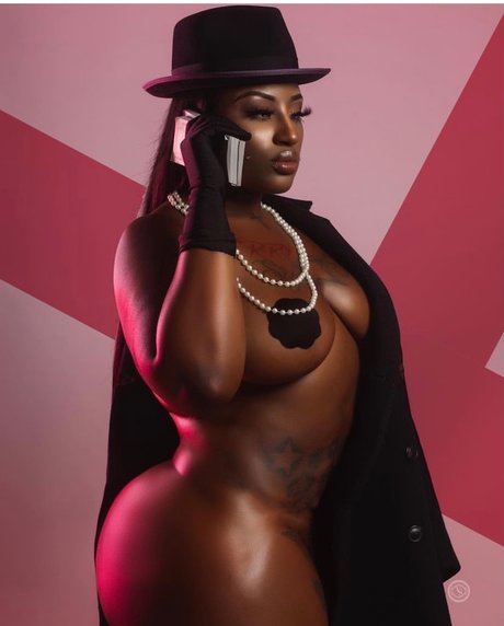 Nacktes geleaktes OnlyFans-Foto von Mamagoat