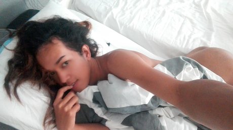 Nacktes geleaktes OnlyFans-Foto von Sexy Thai Ladyboy 