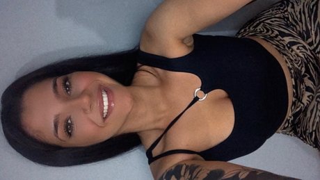 Nacktes geleaktes OnlyFans-Foto von L O L A   