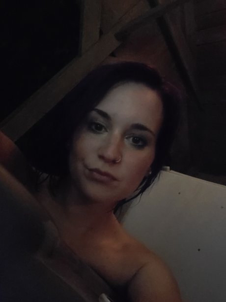 Nacktes geleaktes OnlyFans-Foto von Purple Hair Girl 
