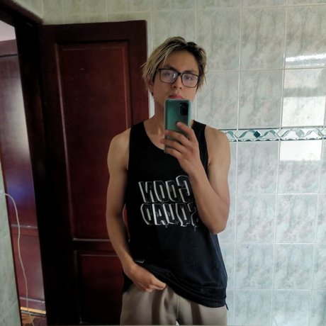 Nacktes geleaktes OnlyFans-Foto von Byron