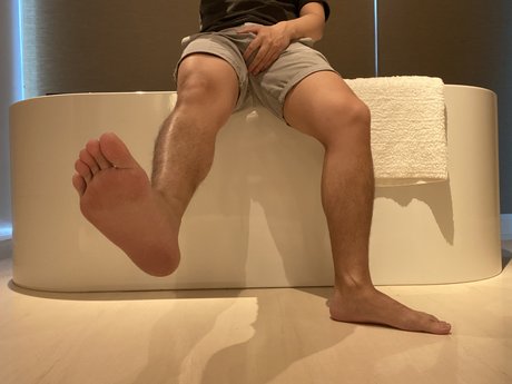 Nacktes geleaktes OnlyFans-Foto von Asian Foot Master Us10
