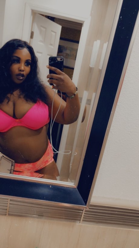 Nacktes geleaktes OnlyFans-Foto von Honeydripp