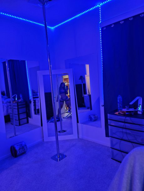 Nacktes geleaktes OnlyFans-Foto von Deli Anogi