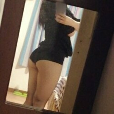 Nacktes geleaktes OnlyFans-Foto von Karlapetitte