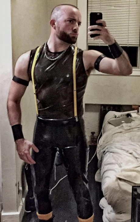 Nacktes geleaktes OnlyFans-Foto von Gummiklasse