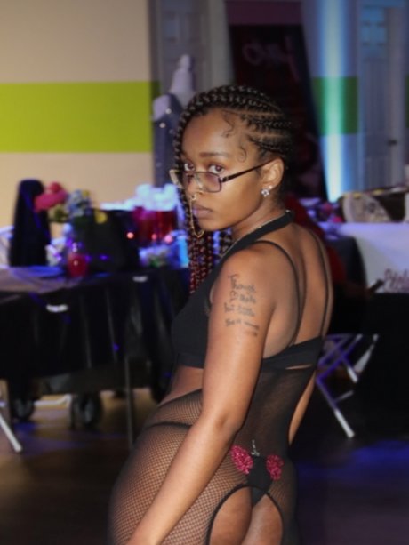 Nacktes geleaktes OnlyFans-Foto von Sexy Caramel 