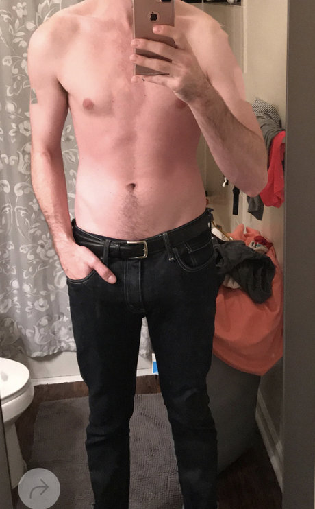 Nacktes geleaktes OnlyFans-Foto von A