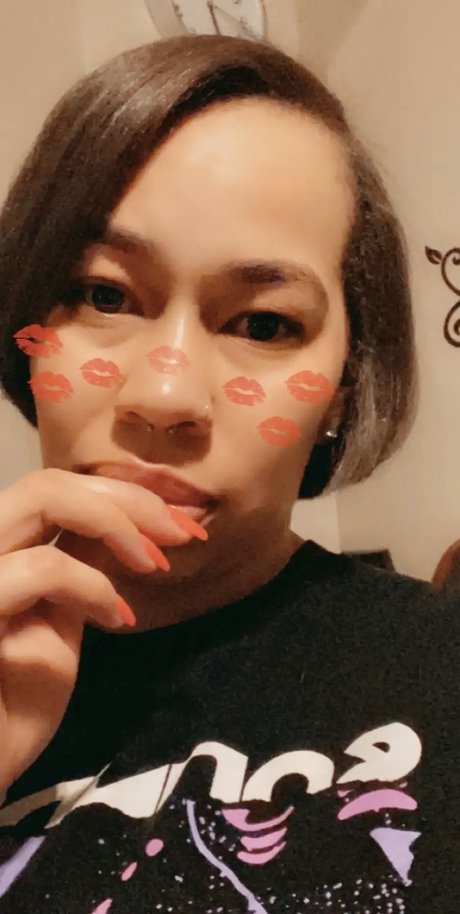 Nacktes geleaktes OnlyFans-Foto von Red Thickness