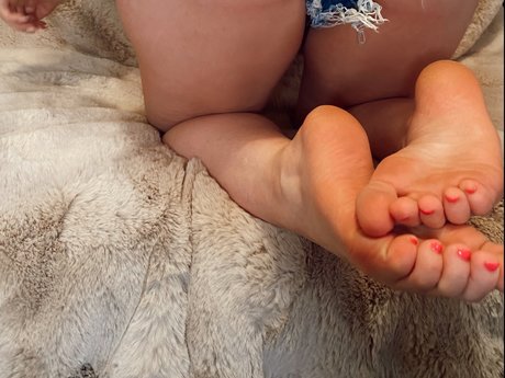 Nacktes geleaktes OnlyFans-Foto von Ticklish Toes 