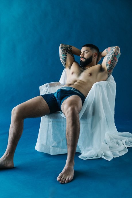 Nacktes geleaktes OnlyFans-Foto von Novelapapi
