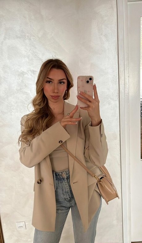 Nacktes geleaktes OnlyFans-Foto von Alexndraca