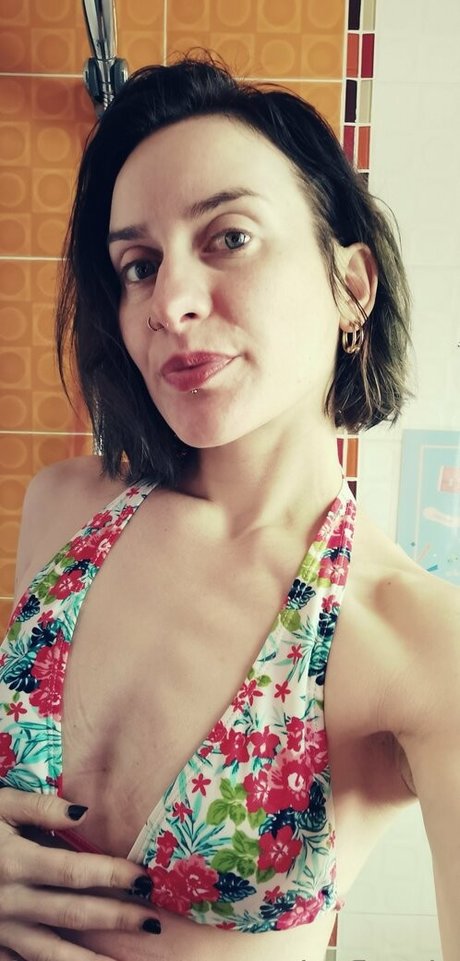 Nacktes geleaktes OnlyFans-Foto von Missfloraberlinfree