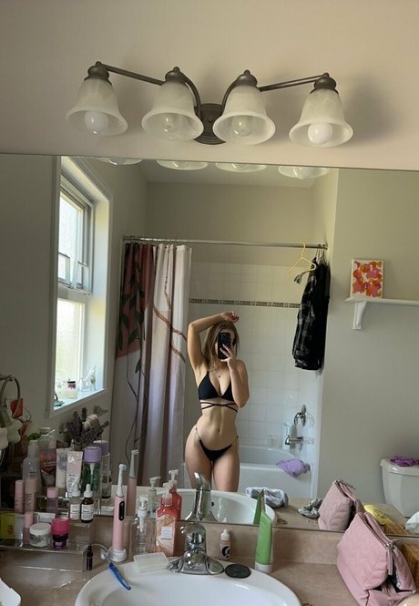 Nacktes geleaktes OnlyFans-Foto von Miamonet