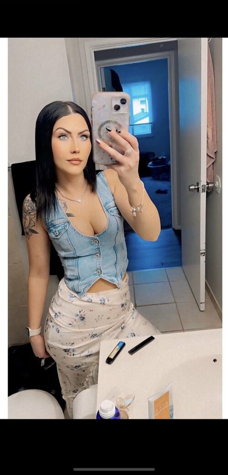 Nacktes geleaktes OnlyFans-Foto von Thesexymilkmaid