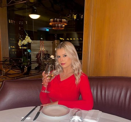 Nacktes geleaktes OnlyFans-Foto von Sarah Anne Hooper