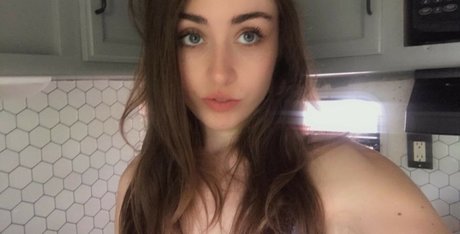 Nacktes geleaktes OnlyFans-Foto von Happysadflower
