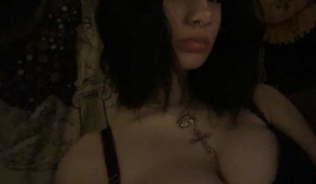 Nacktes geleaktes OnlyFans-Foto von Milkichan