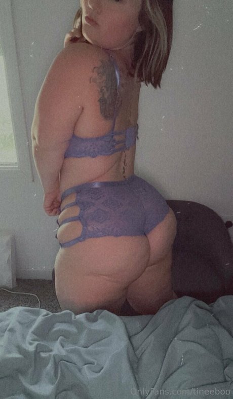 Nacktes geleaktes OnlyFans-Foto von Tineeboo