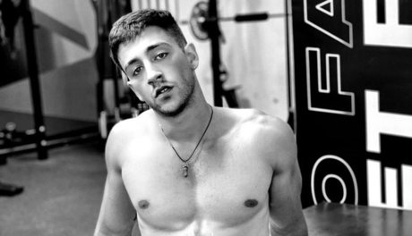 Nacktes geleaktes OnlyFans-Foto von Noah Pells